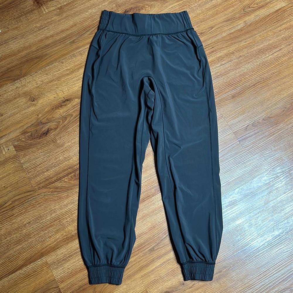 Lululemon Grey Joggers size 4